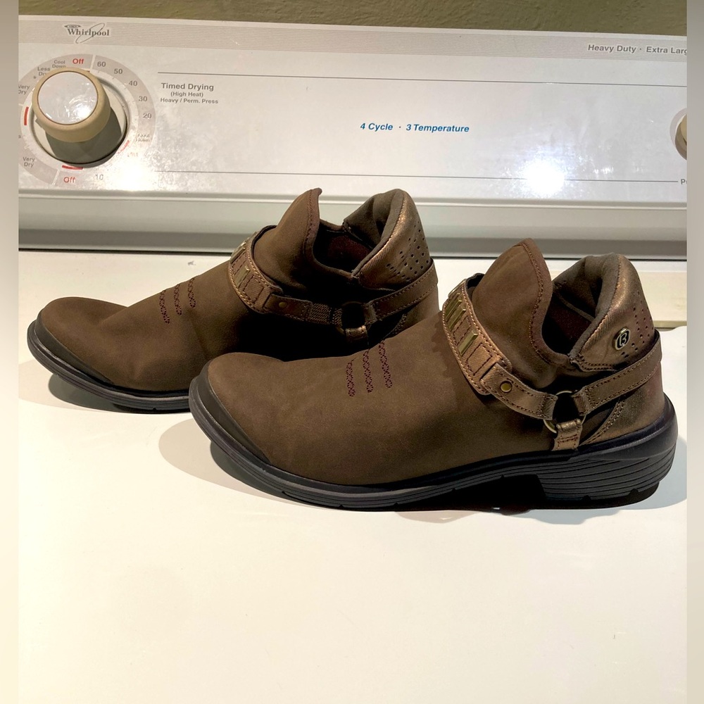 NWTS Bzees SIze 7 Barista Booties